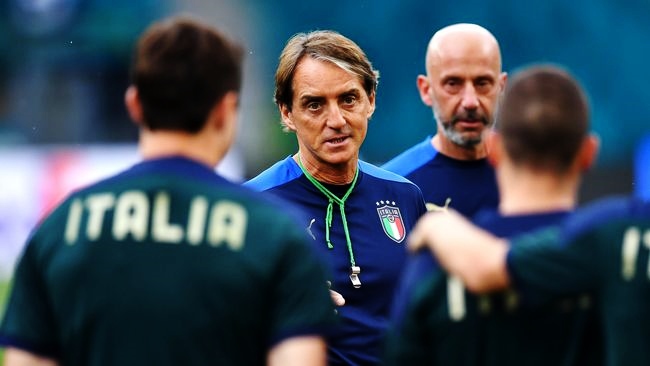 roberto mancini nha cai debet